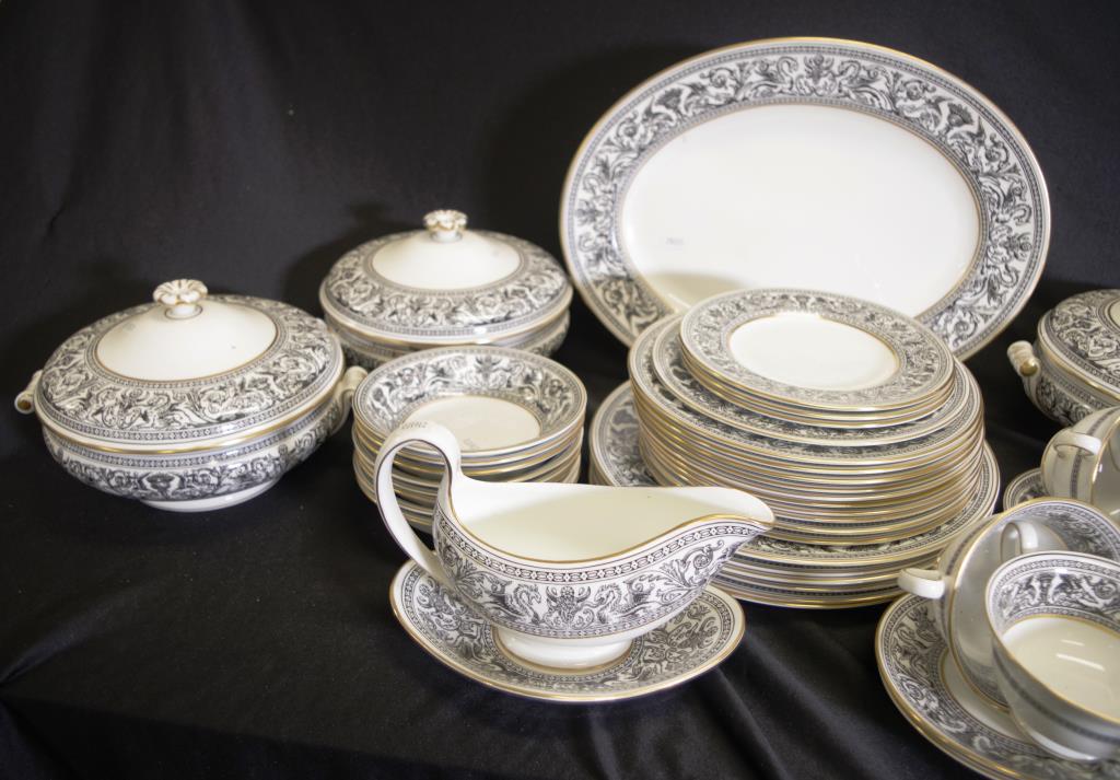 Extensive Wedgwood 'Florentine' dinner set - Image 3 of 5