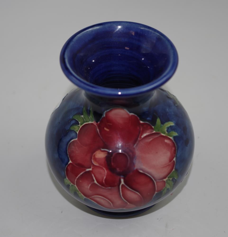 Moorcroft Anemone small posy vase - Image 2 of 3