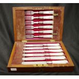 Good boxed set of MOP & silver plate fruit set