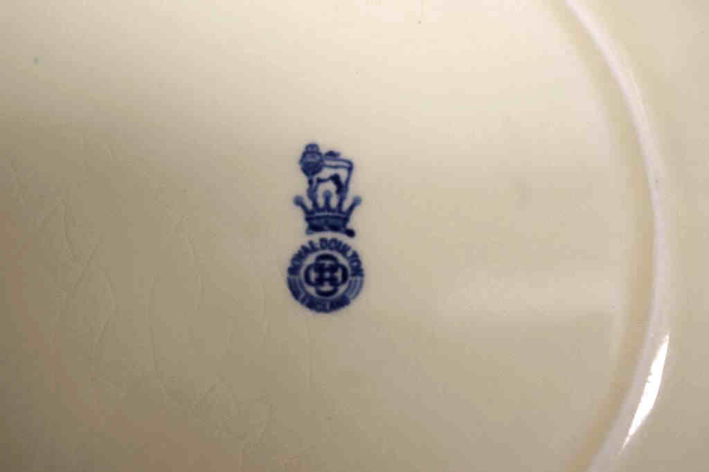 David Henry Souter for Royal Doulton Kateroo plate - Image 4 of 4