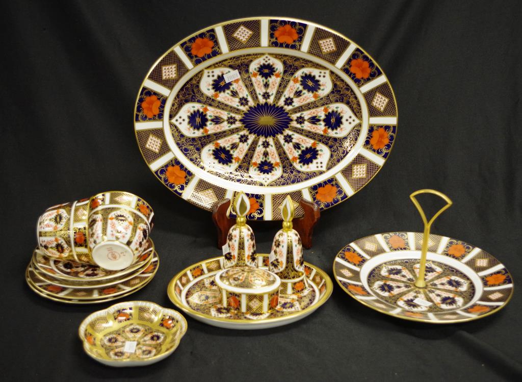 Thirteen pieces Crown Derby Imari tableware