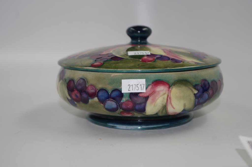 William Moorcroft leaf & berry lidded bowl - Image 2 of 5
