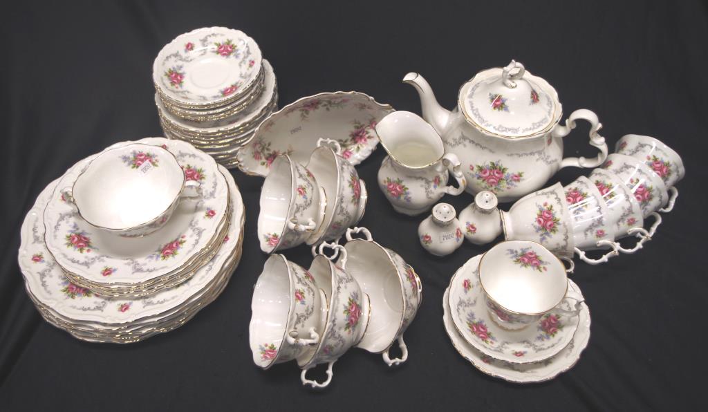 Royal Albert 'Tranquillity' dinner service - Image 2 of 3