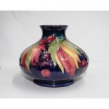 Good Moorcroft 'Leaf & Berry' vase