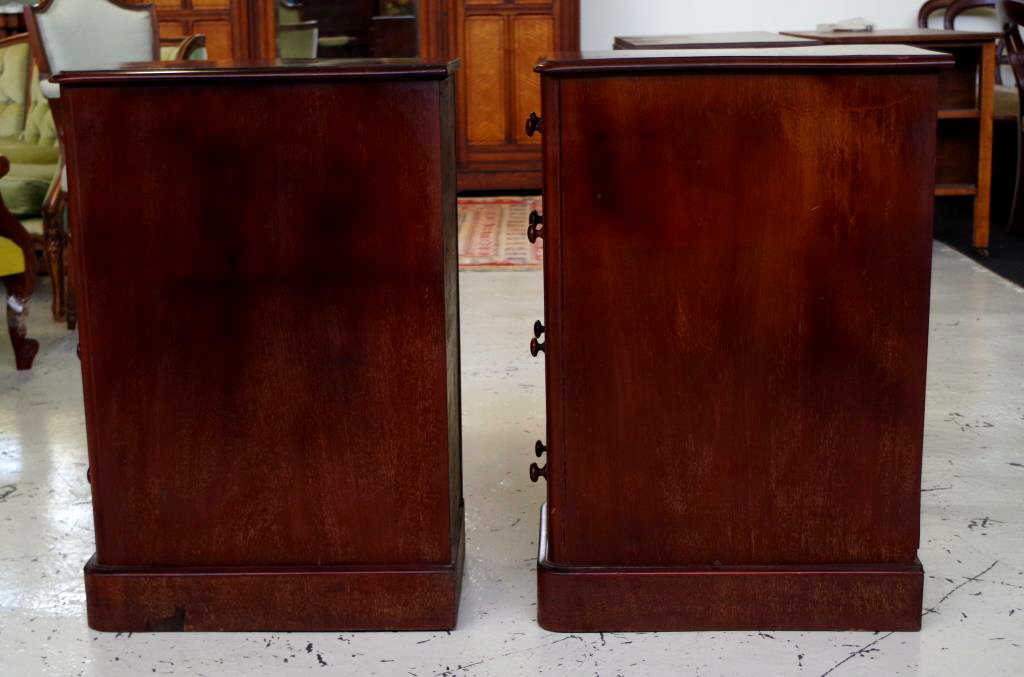 Pair of antique mahogany bedside chests - Image 3 of 3