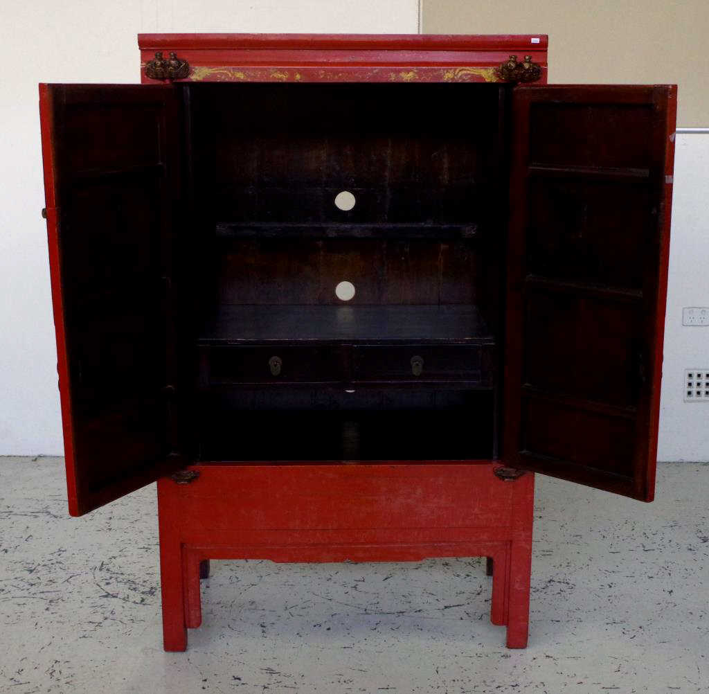 Chinese red lacquered wedding cabinet - Image 2 of 3