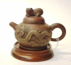 Good Chinese Yixing decorated teapot