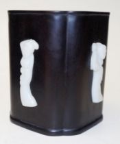 Good Chinese carved jade decorated brush pot