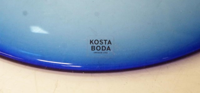 Kosta Boda blue glass table lamp & shade - Image 4 of 4