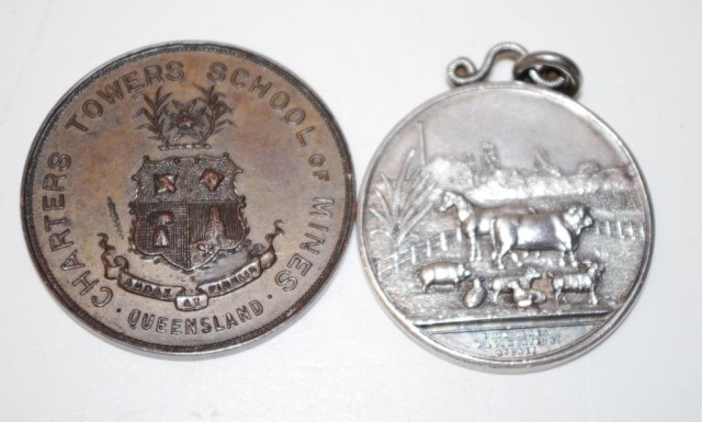 Two early commemorative medallions - Image 3 of 4