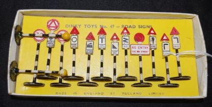 Set of Dinky road signs No. 47