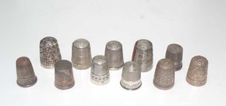 Quantity of eleven thimbles including silver