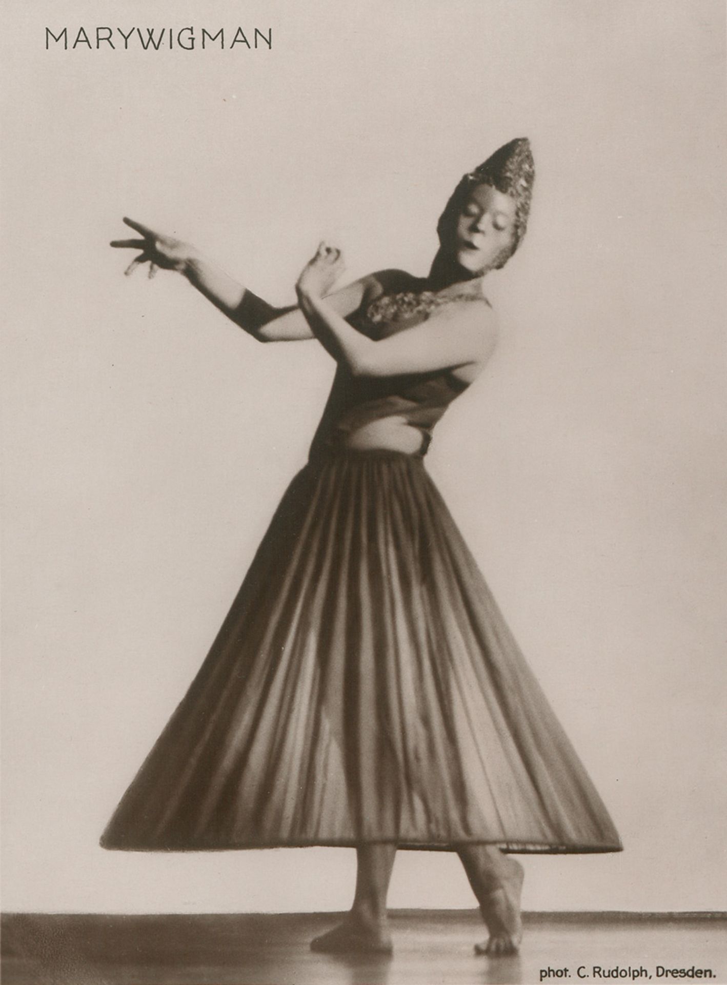 Dance Photography: Mary Wigman in dance poses - Bild 3 aus 3