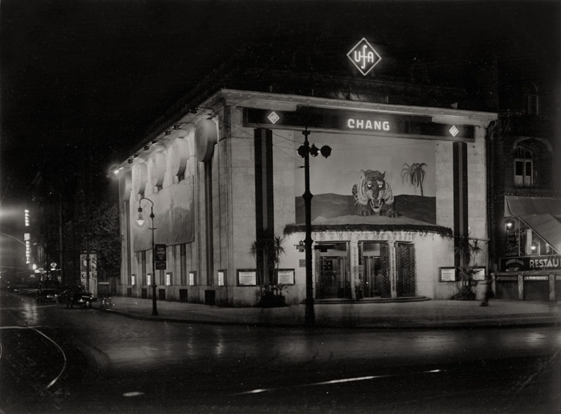 Berlin im Licht: Views of buildings illuminated for 'Berlin im Licht' - Bild 2 aus 4