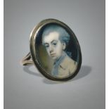 Engleheart, George: Ring Miniatur Portrait eines jungen Mannes in beiger Jac...