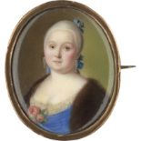 Russisch: um 1760. Miniatur Portrait einer jungen Frau in blauem K...
