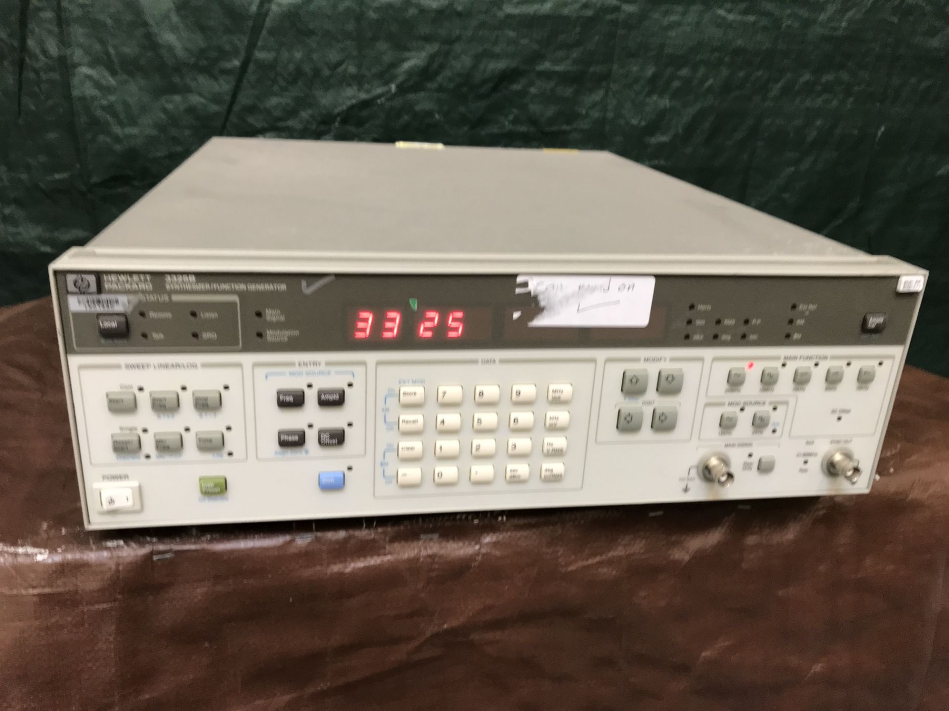 ID# 220042 Hewlett Packard 3325B Synthesizer / Function Generator Unit