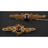 Two openwork, garnet brooches, both stamped '9CT', length ca. 5-5.3cm, total weight ca. 8.7gms.
