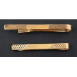Two 9ct gold tie-clips, with hallmarks for Birmingham, 1987 & 1989, lengths ca. 4-4.