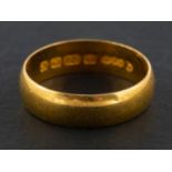 A 22ct gold band ring, with hallmarks for Birmingham, 1926, ring size P, total weight ca. 4.4gms.