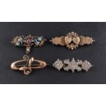 Four brooches, including an Art Nouveau style brooch, stamped '9CT',