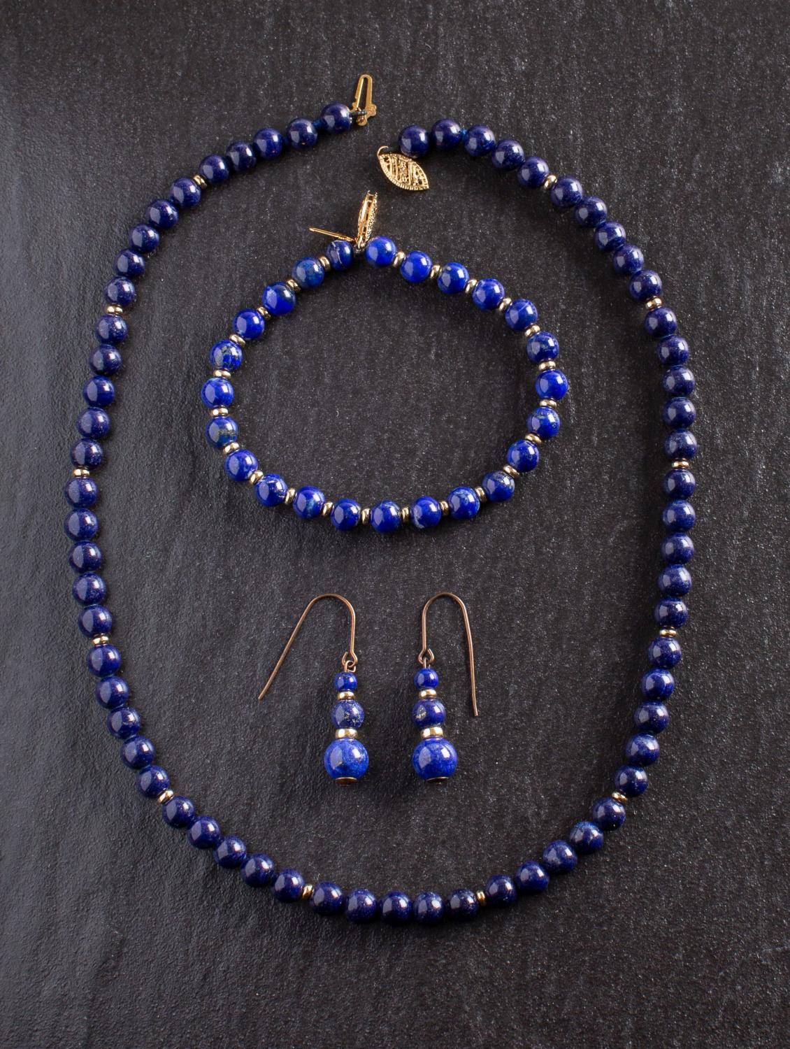 A lapis lazuli bead necklace, bracelet and pair of drop earrings,