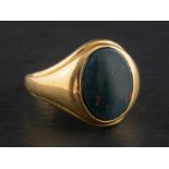 A bloodstone signet ring, length of ring head ca. 1.5cm, ring size N1/2, total weight ca. 7gms.