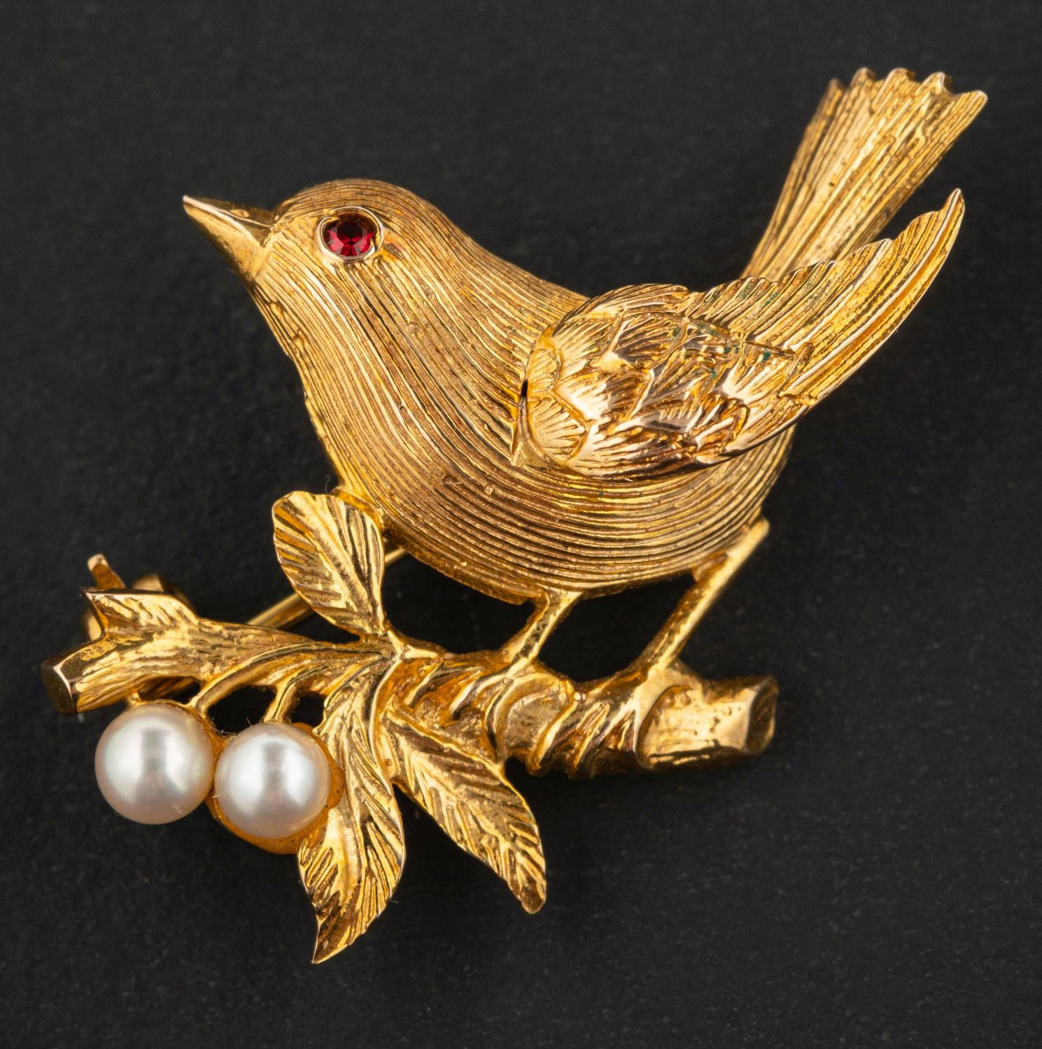 A 9ct gold brooch depicting a song bird on a branch, with cultured pearl berries, diameter ca. 3.