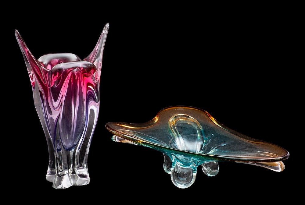 A Chribska 'sommerso' cats ear glass vase and a Murano centre piece,