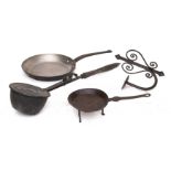 An iron long-handled frying pan with 20cm diameter bowl,