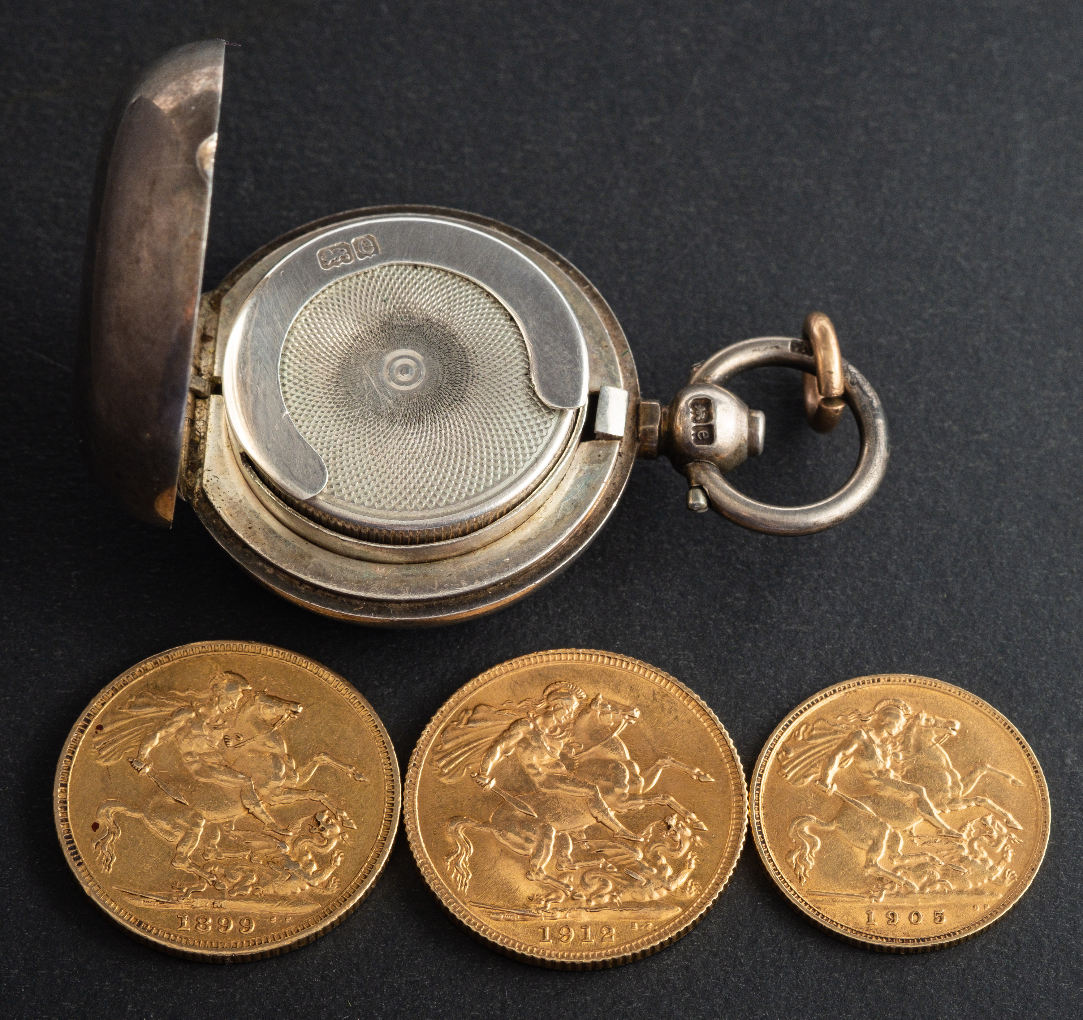 Three gold coins, including a Victorian sovereign coin, dated 1899, a George V sovereign coin,