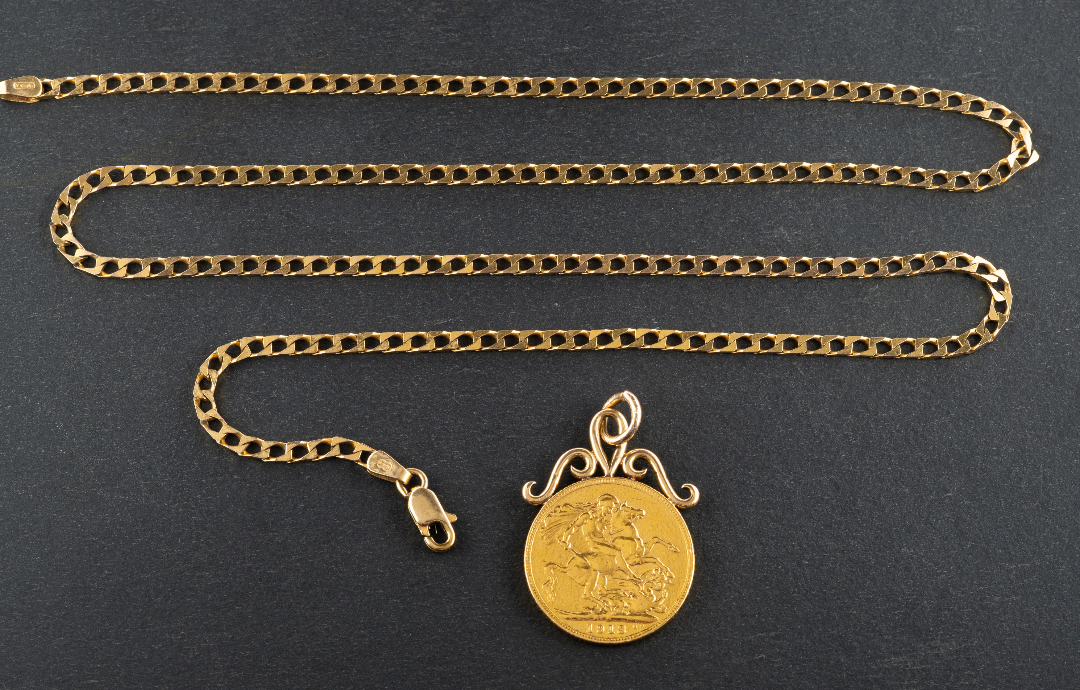 A George V gold sovereign coin, dated 1919, diameter ca.