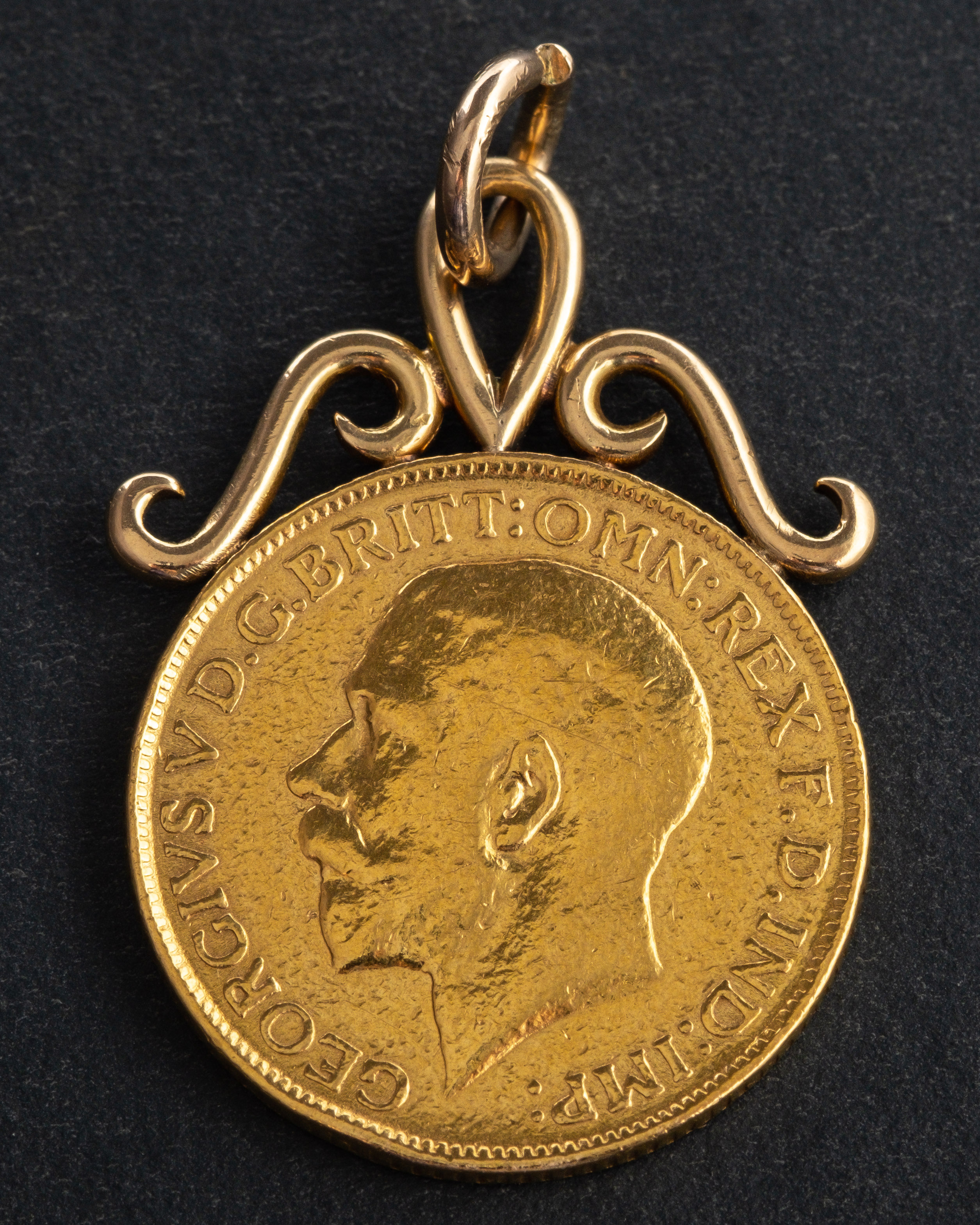 A George V gold sovereign coin, dated 1919, diameter ca. - Image 2 of 3