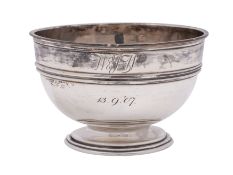 An Edward VII silver circular sugar basin, makers Elkington & Co., Birmingham 1904, 13.