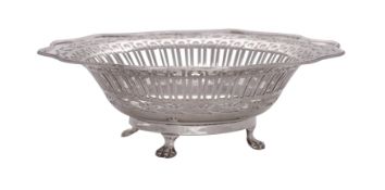 A George V silver fruit dish, makers William Hutton & Sons Ltd,