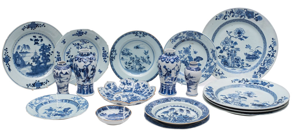 A mixed group of Chinese blue and white porcelain, comprising four matching large plates,