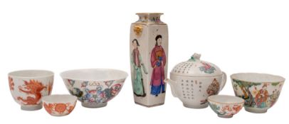 A mixed lot of Chinese famille rose porcelain,