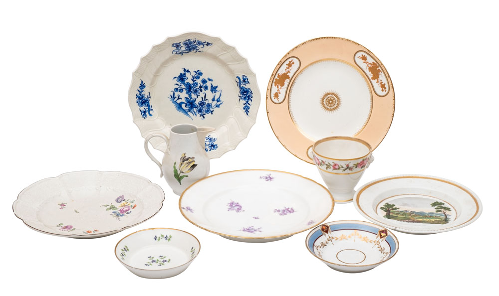 A mixed lot of Continental porcelain,