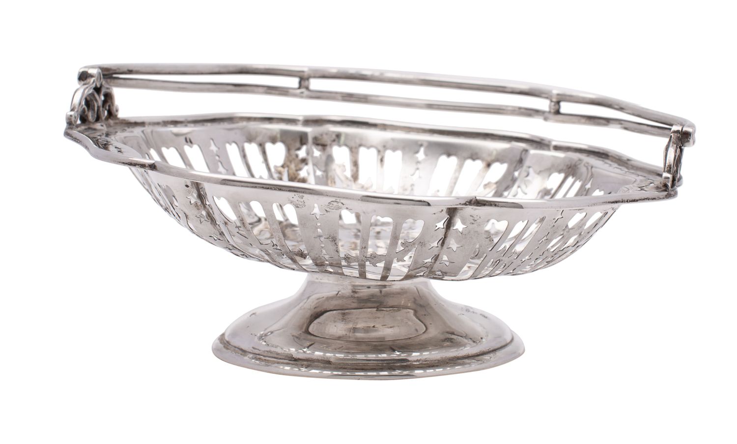 A George V silver swing handled cake basket, Sheffield 1910, of shaped circular form,