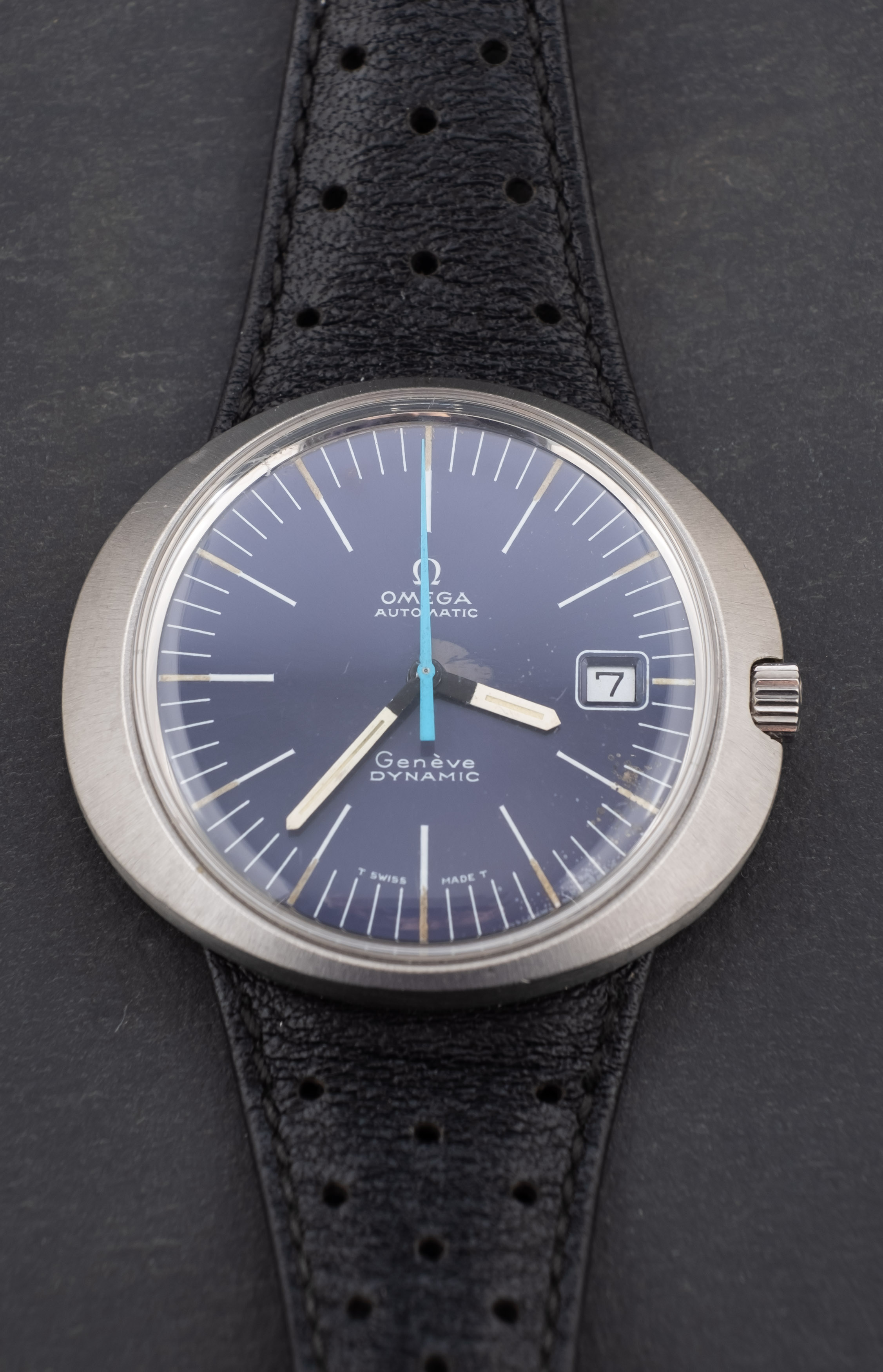 Omega Dynamic a gentleman's wristwatch the blue dial having baton numerals, baton hands,