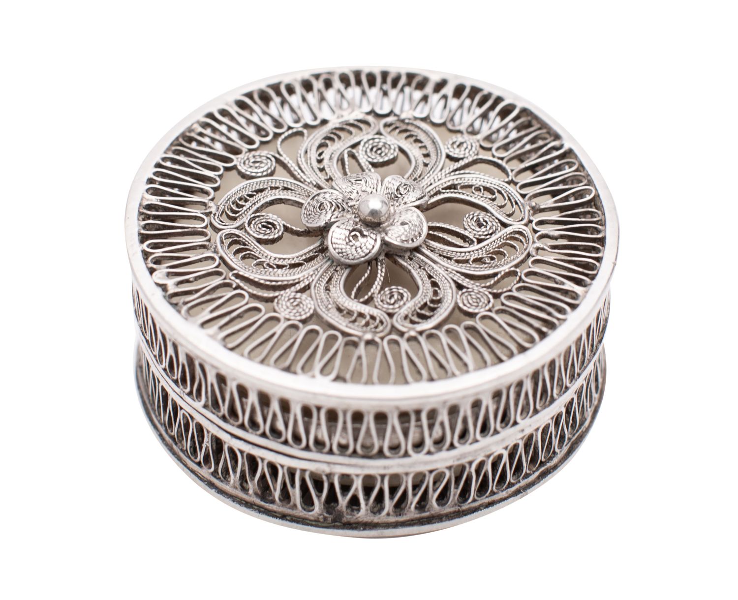An English silver filigree gaming counter box, un- marked possibly 18th century, of circular form,