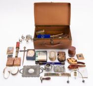 A group of miscellaneous collectables, including a cased Meerschaum pipe, a Platignum fountain pen,