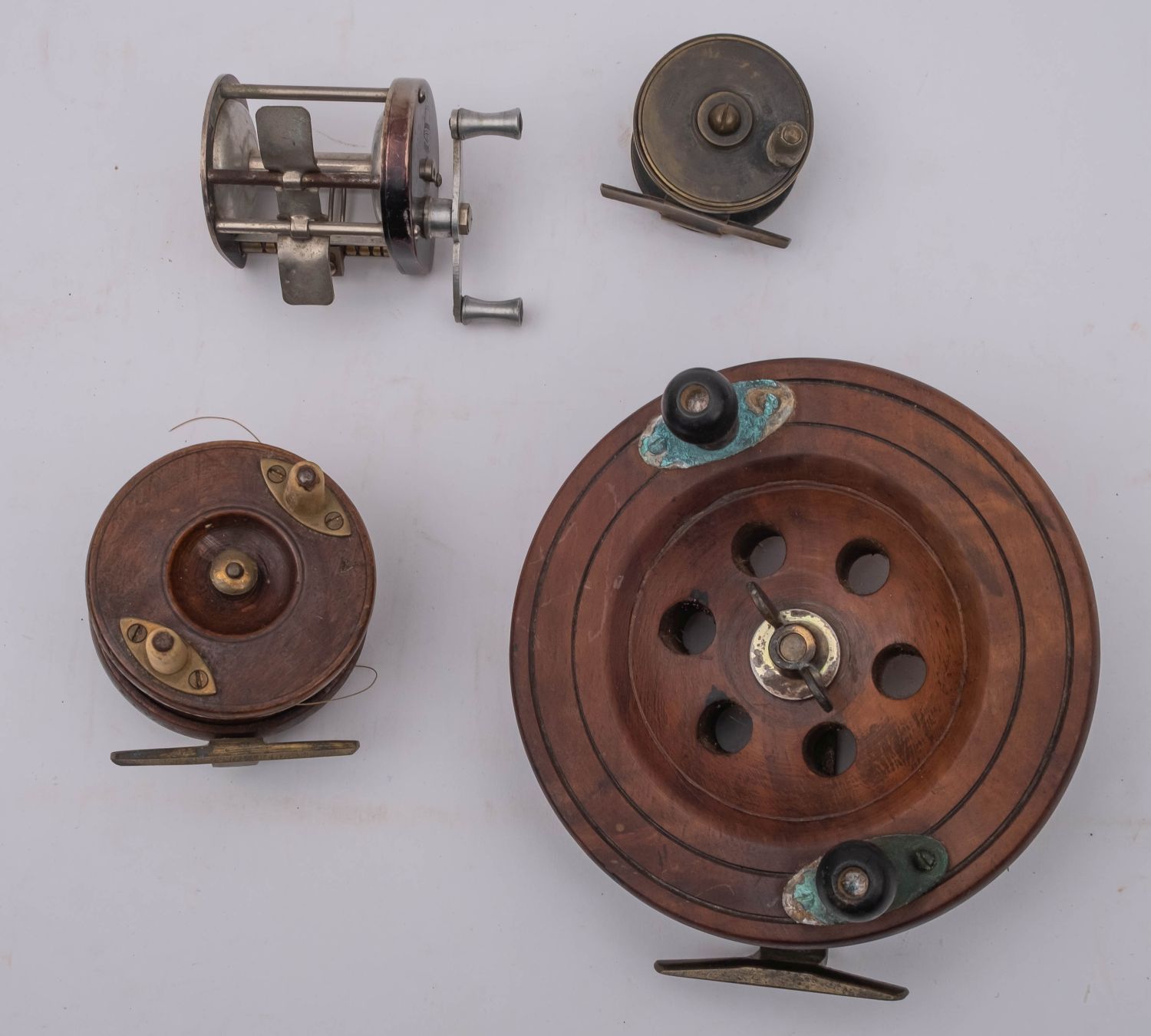 A late 19th century mahogany and brass star back reel, with double horn handles, - Image 2 of 6