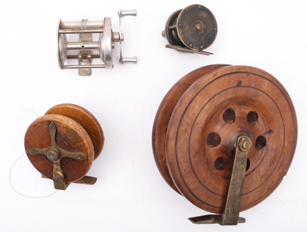 A late 19th century mahogany and brass star back reel, with double horn handles, - Image 5 of 6