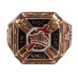 A gold and enamel Knights Templar/Masonic ring,