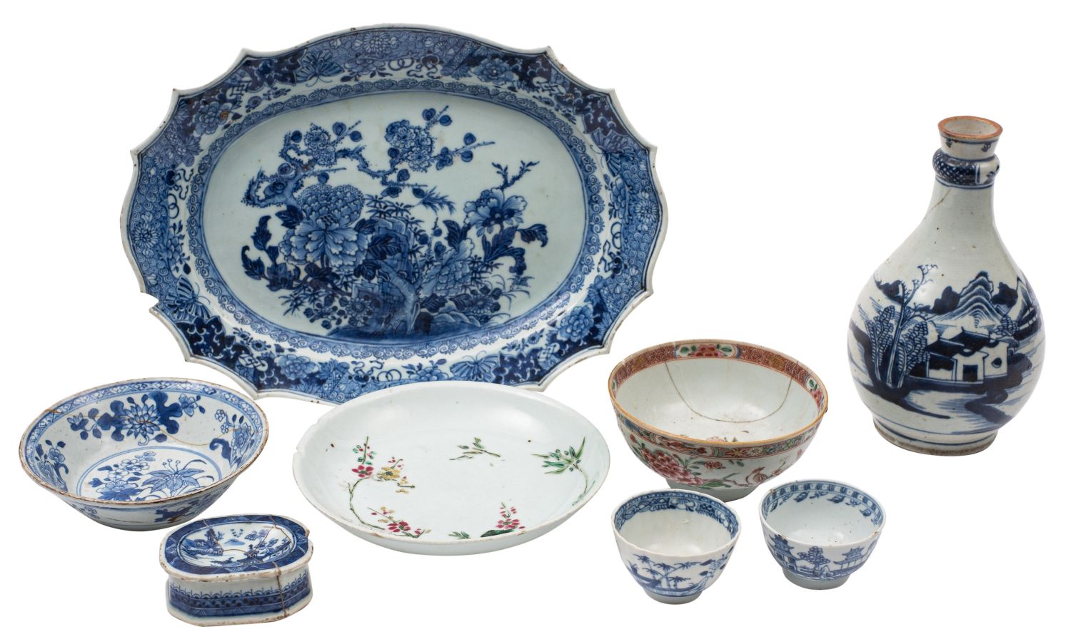 A mixed lot of Chinese porcelain, Qing Dynasty including a blue and white guglet,