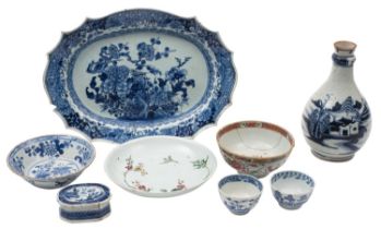 A mixed lot of Chinese porcelain, Qing Dynasty including a blue and white guglet,