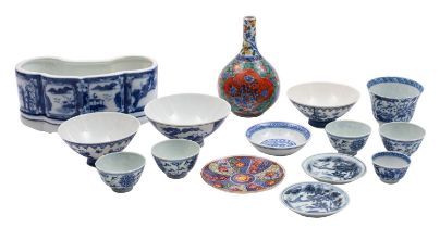 A mixed lot of Chinese porcelain,