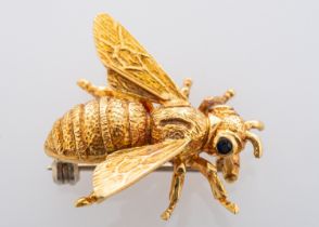 An 18ct gold and sapphire bee brooch, the realistically styled gold bee,