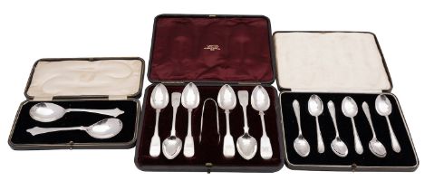 A pair of George V cased silver spoons, W & G, Sheffield 1923, Trefid style,